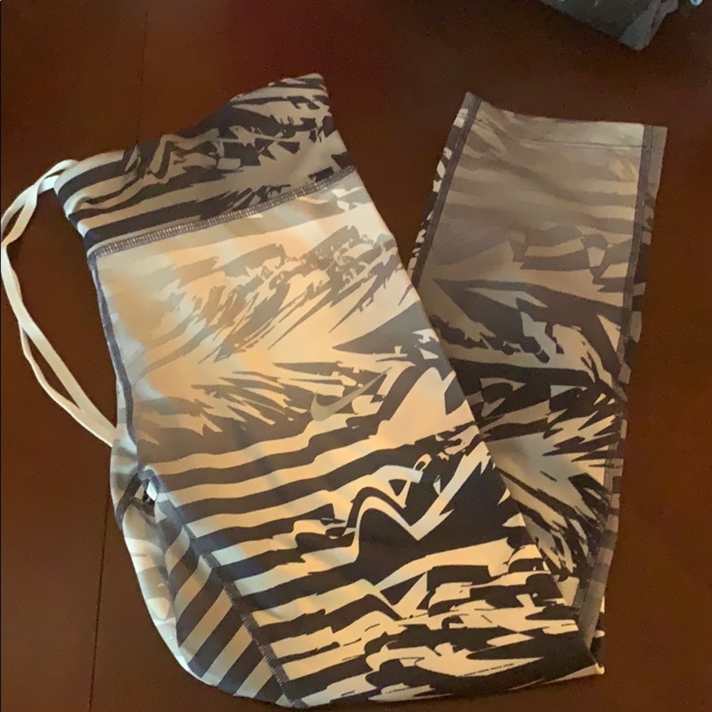 Nike design leggings